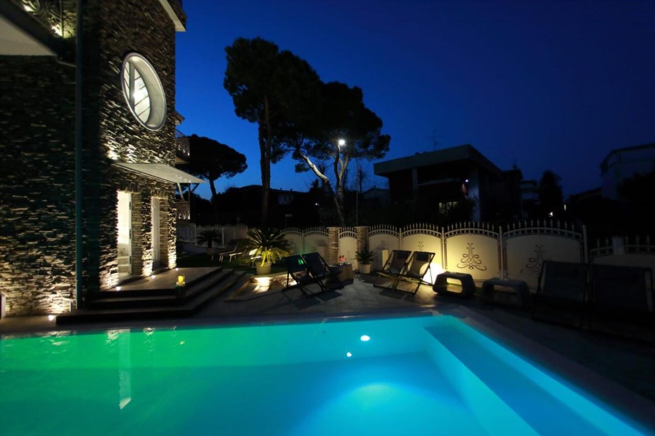 B&B Bellavista Exclusive In Zona Centrale Con Piscina Riscaldata E Jacuzzi Vista Lago Desenzano del Garda Ngoại thất bức ảnh