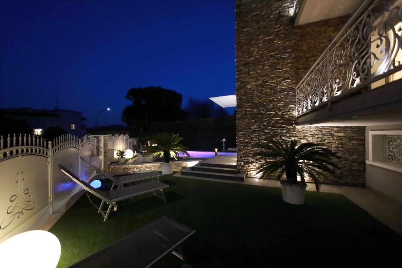B&B Bellavista Exclusive In Zona Centrale Con Piscina Riscaldata E Jacuzzi Vista Lago Desenzano del Garda Ngoại thất bức ảnh