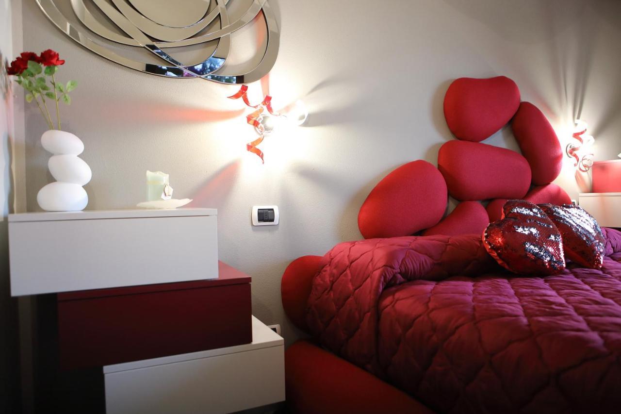 B&B Bellavista Exclusive In Zona Centrale Con Piscina Riscaldata E Jacuzzi Vista Lago Desenzano del Garda Ngoại thất bức ảnh